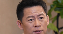 公交车太挤被从后面弄感觉好爽